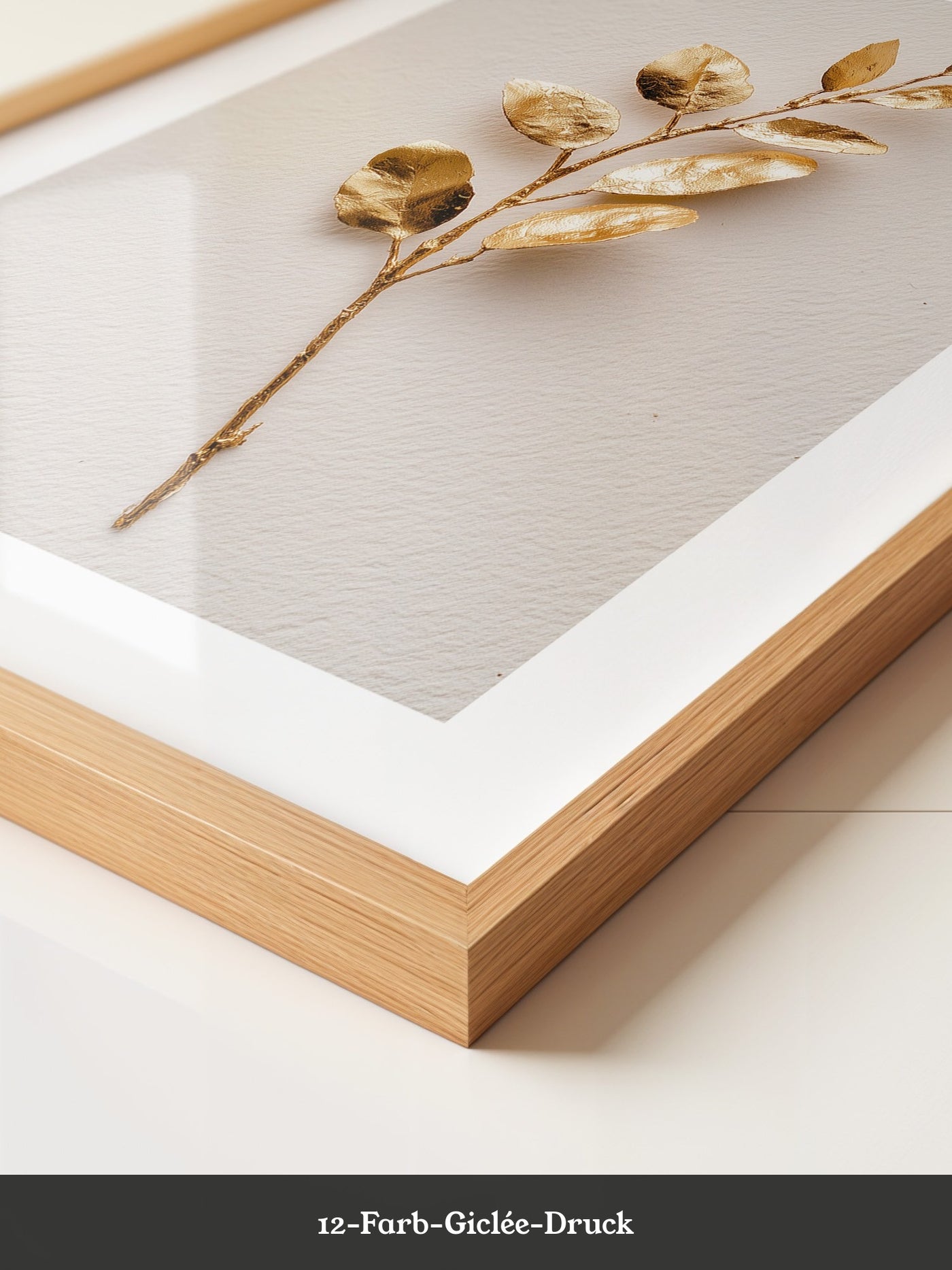 Golddetail Zweig weißer Hintergrund