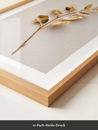 Golddetail Zweig weißer Hintergrund