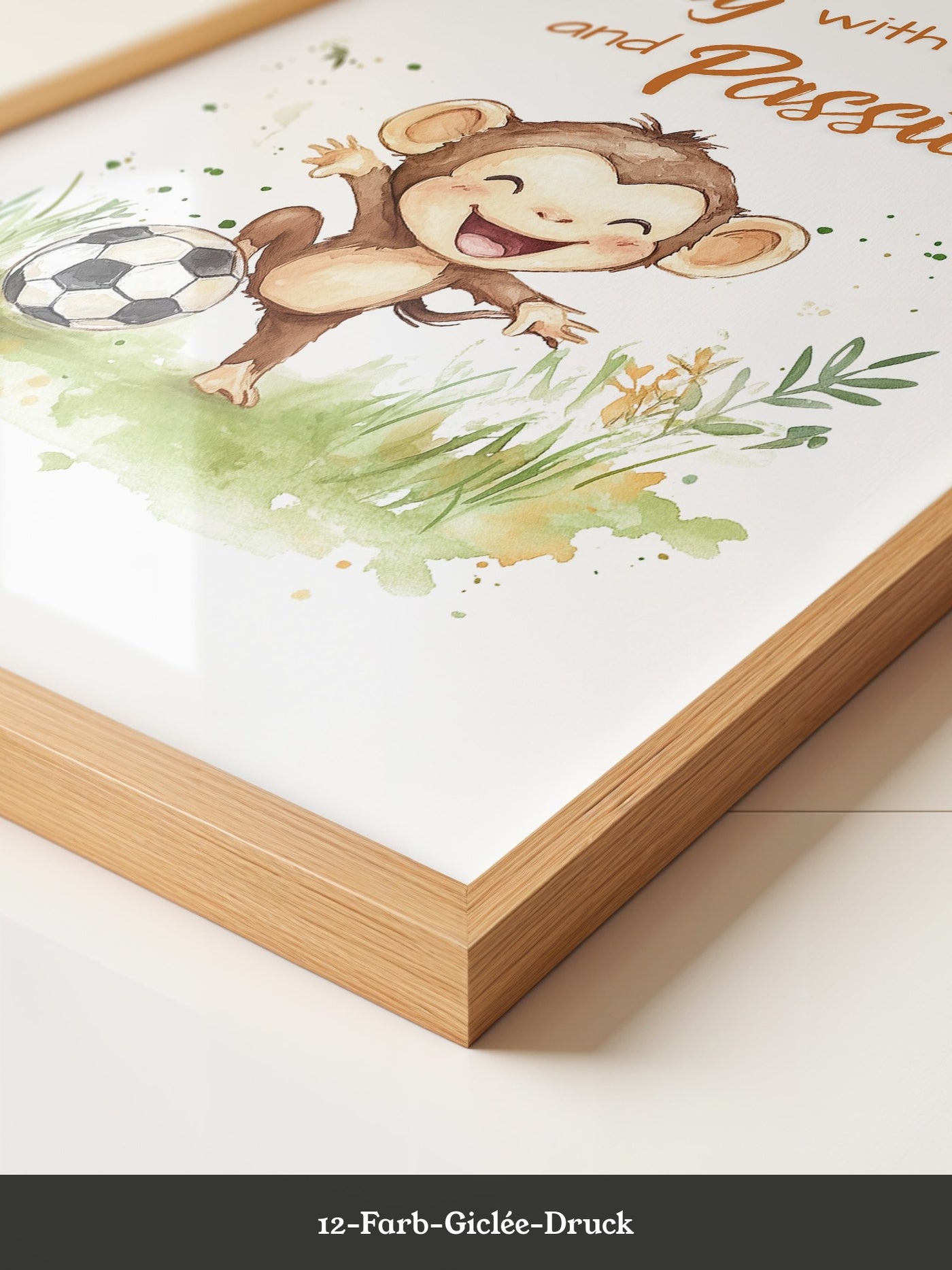 Spielender Affe mit Fußball – Aquarell-Illustration für Kinder