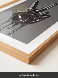Schwarze Hand flüssig