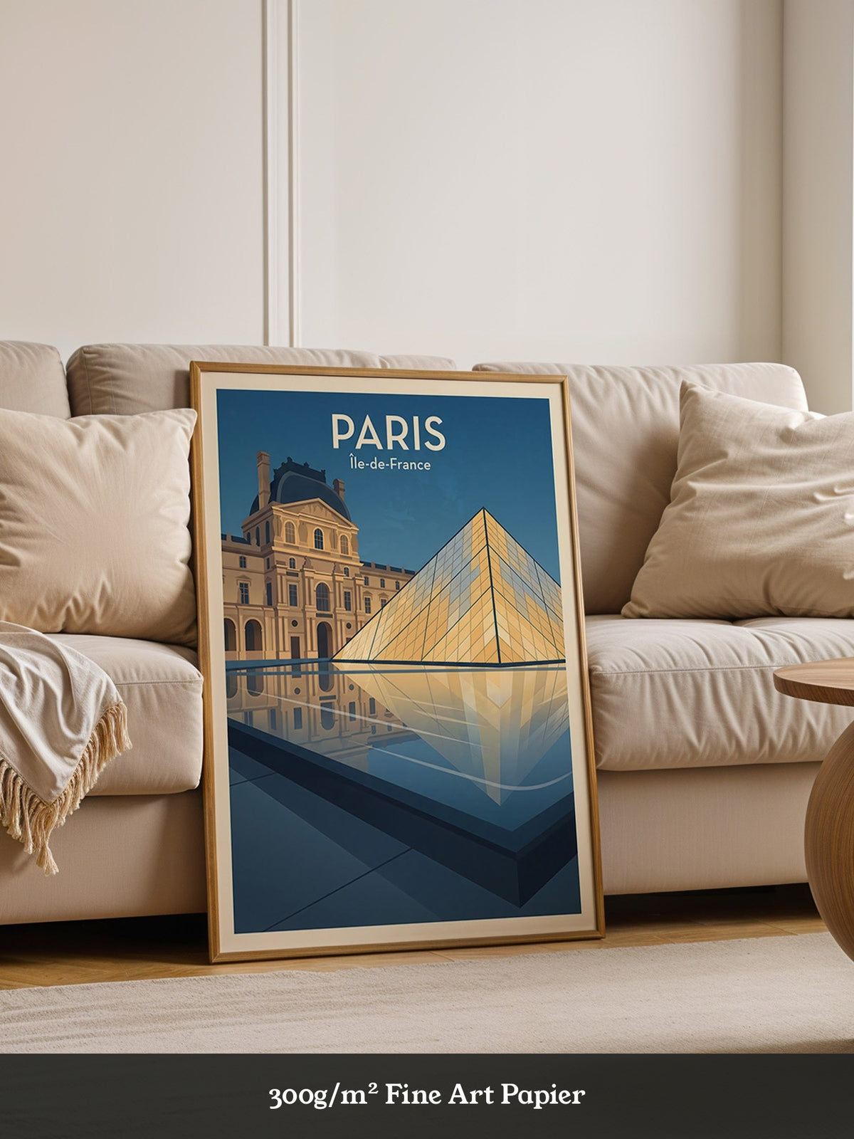 Louvre Pyramide reflektierend