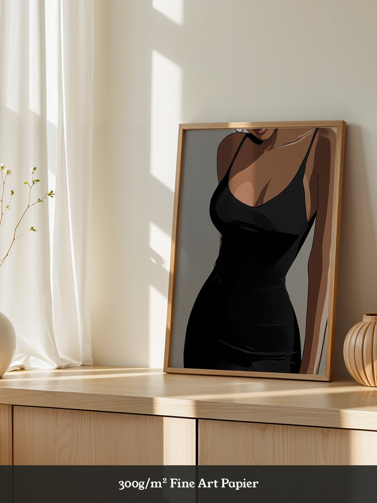 Frau im Schwarzen Kleid minimalistisch