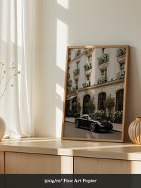 Porsche vor Pariser Blumenfassade