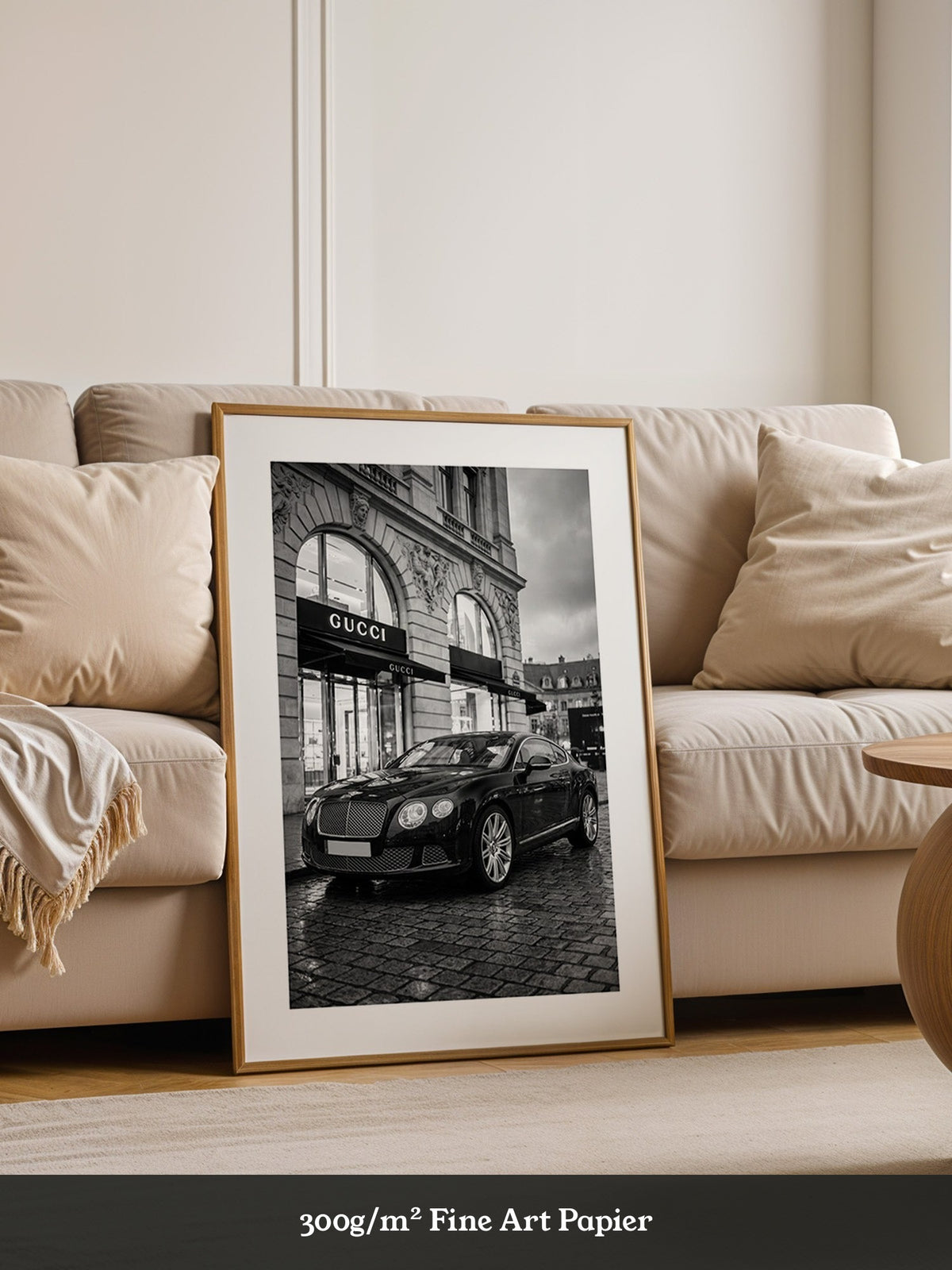 Bentley vor Luxusfassade S/W