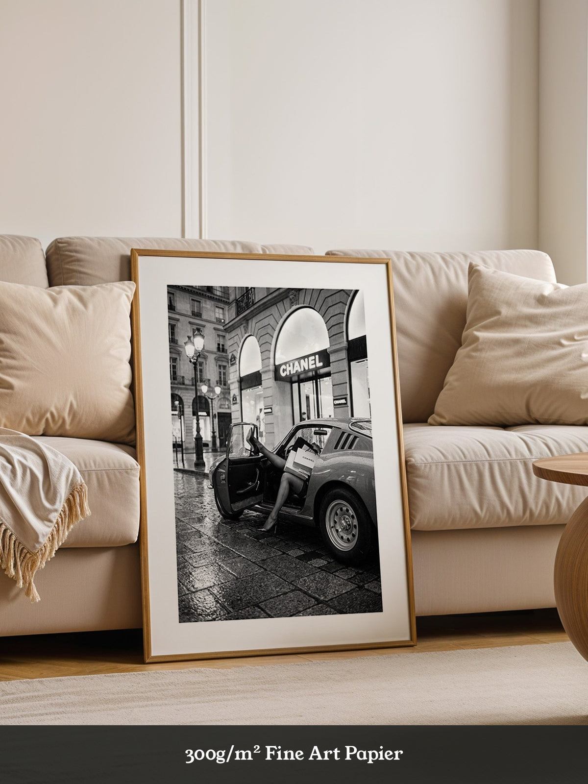 Klassischer Ferrari bei Nacht Regen
