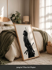 Samurai in Rüstung – Tuschzeichnung in Schwarz-Weiß