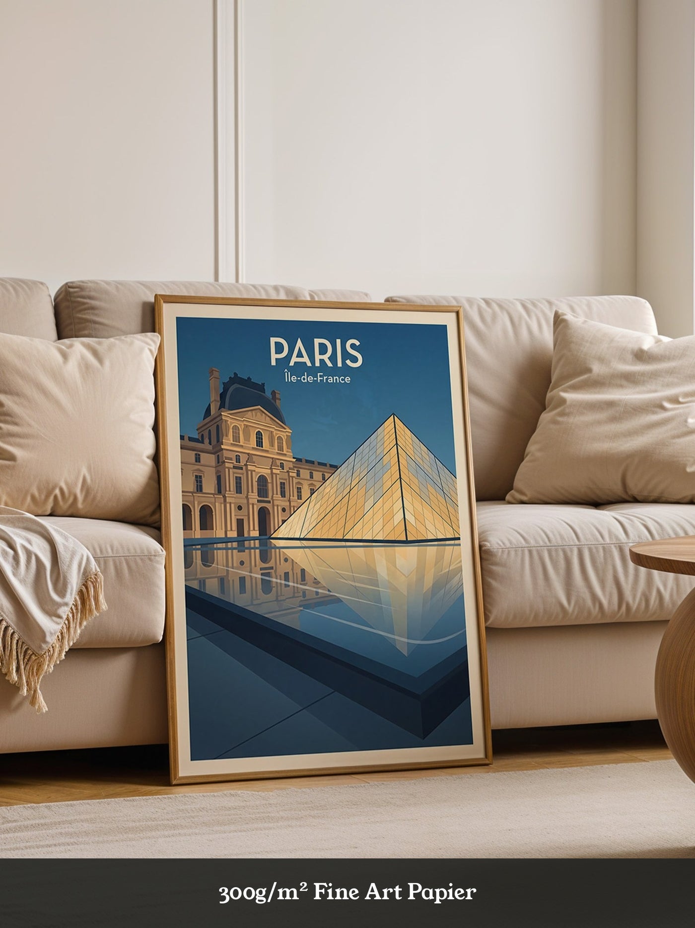 Louvre Pyramide reflektierend