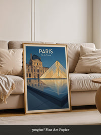 Louvre Pyramide reflektierend