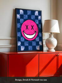 Grinsendes Emoji Pink Blau Gerastert