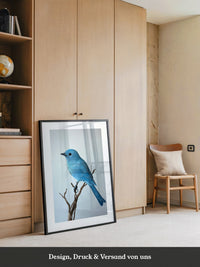 Blauer Vogel auf Zweig