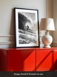Surfer Riesenwelle Schwarzweiß
