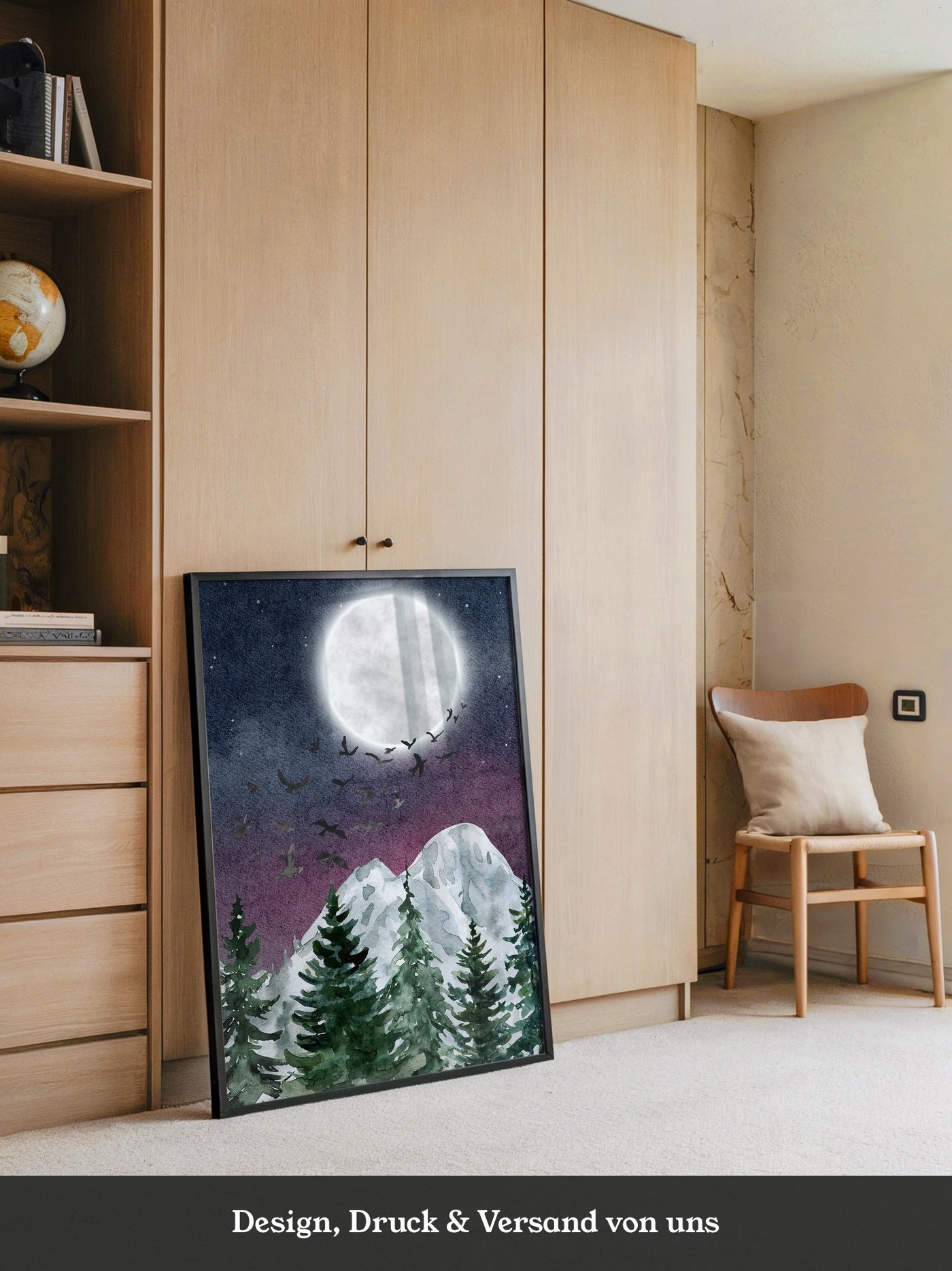 Vollmond über schneebedeckten Tannen