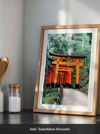 Torii Pfad leuchtend Orange