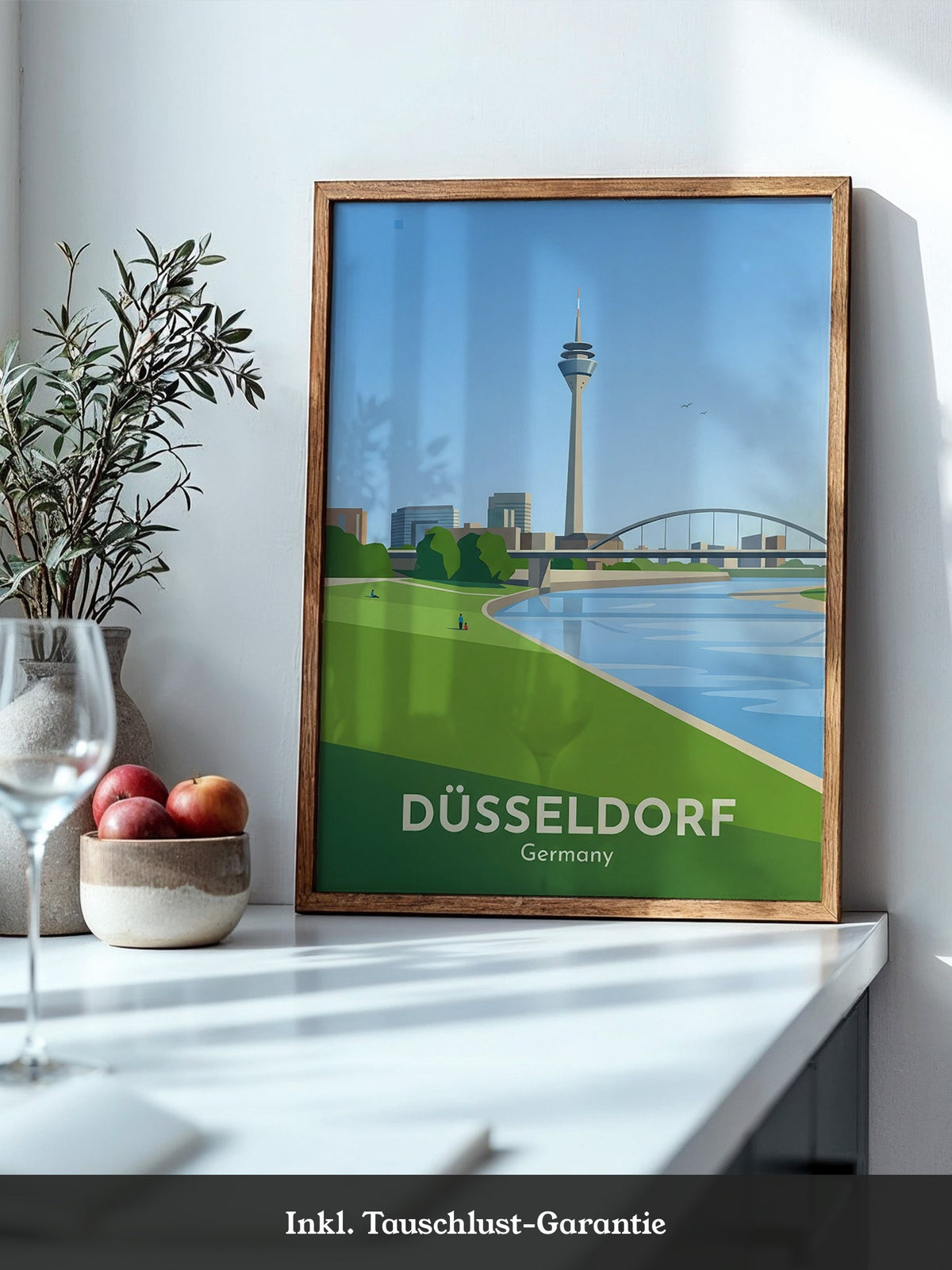 Rheinturm Düsseldorf Flusslandschaft