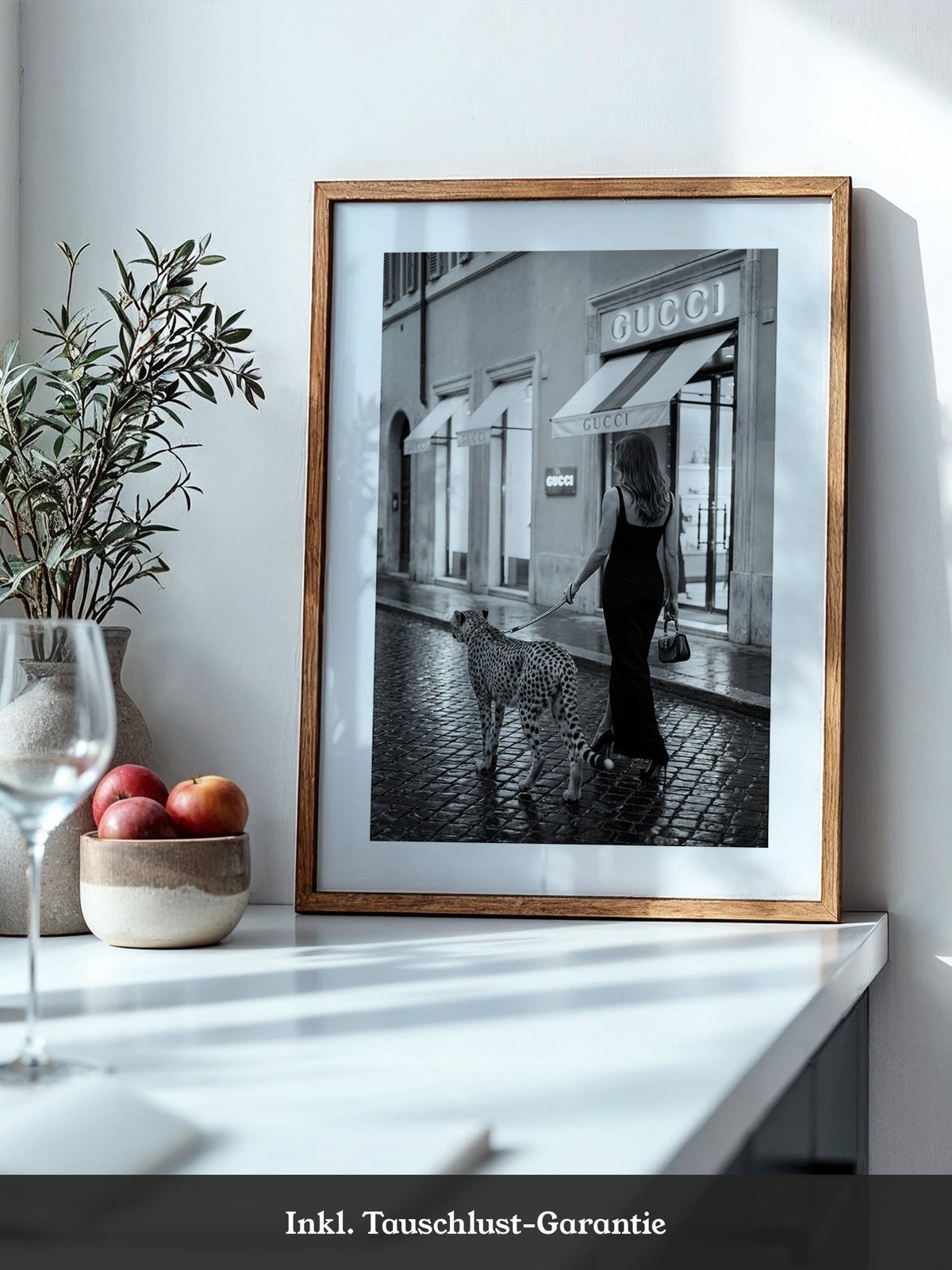 Elegante Frau mit Gepard Retro