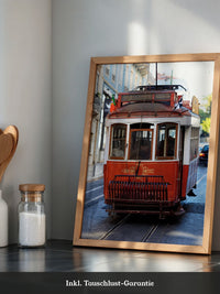 Rote Straßenbahn Lissabon retro