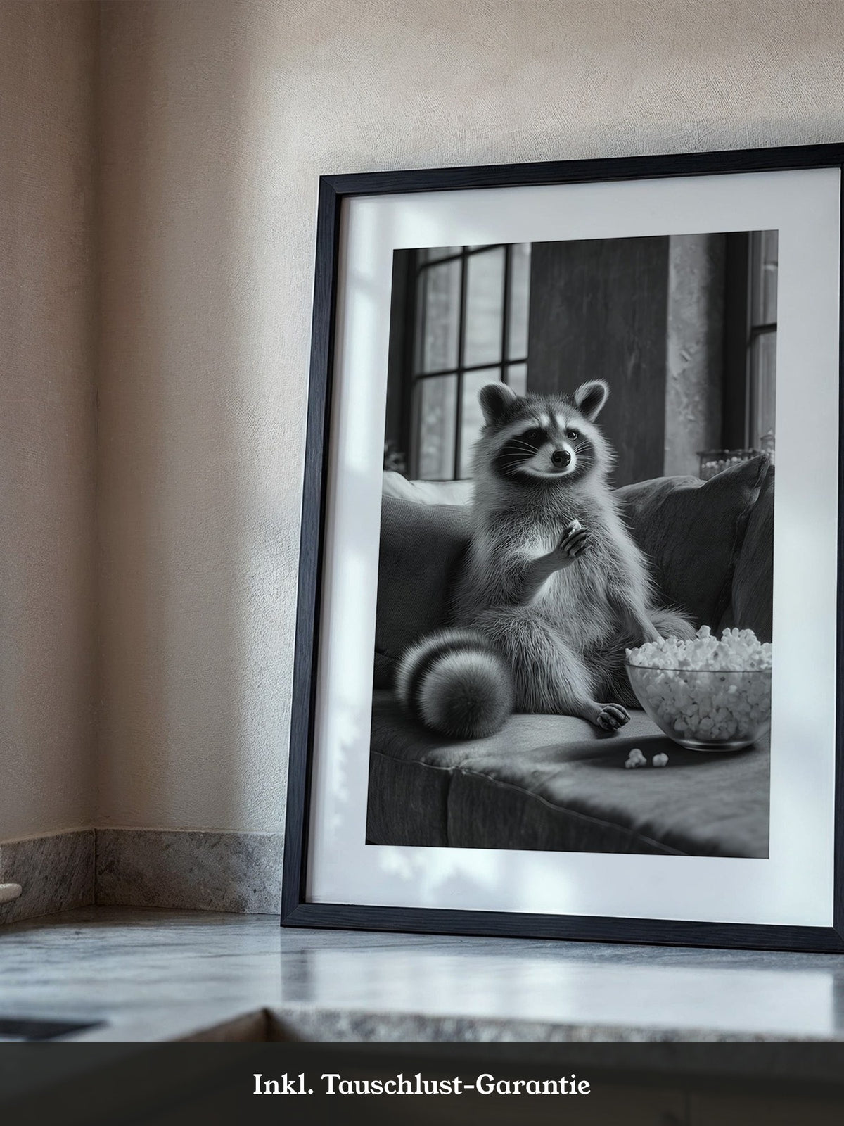 Waschbär mit Popcorn Schwarzweiß