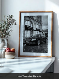 Bentley vor Luxusfassade S/W