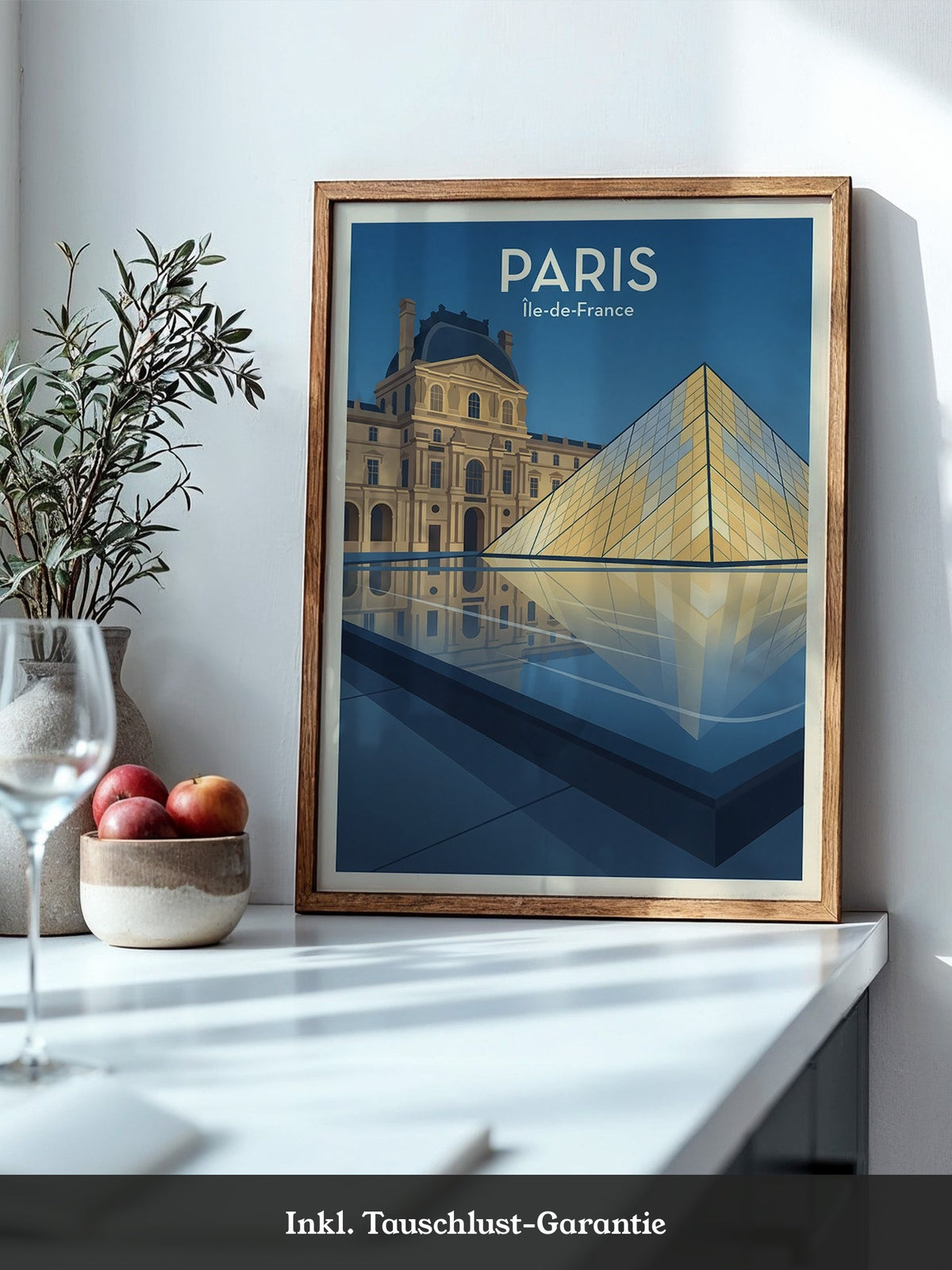 Louvre Pyramide reflektierend