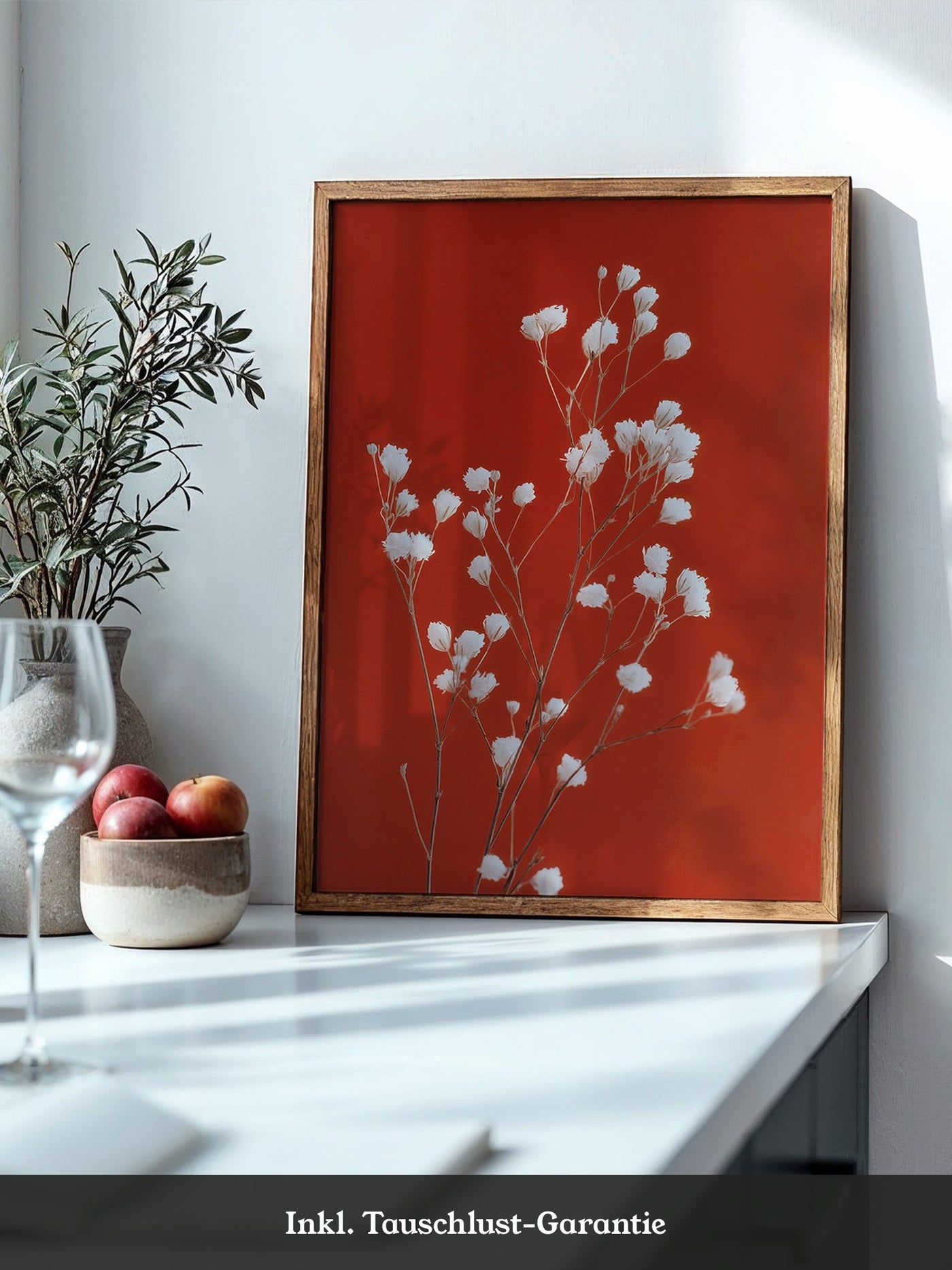 Weiße Blüten Roter Hintergrund