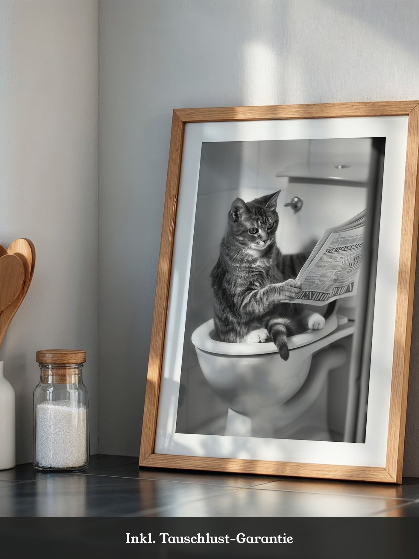 Zeitungslesende Katze S/W