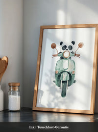 Panda auf mintgrüner Vespa