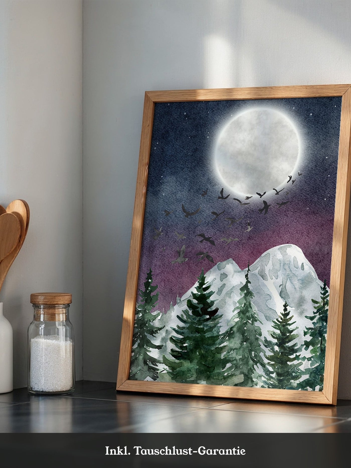 Vollmond über schneebedeckten Tannen
