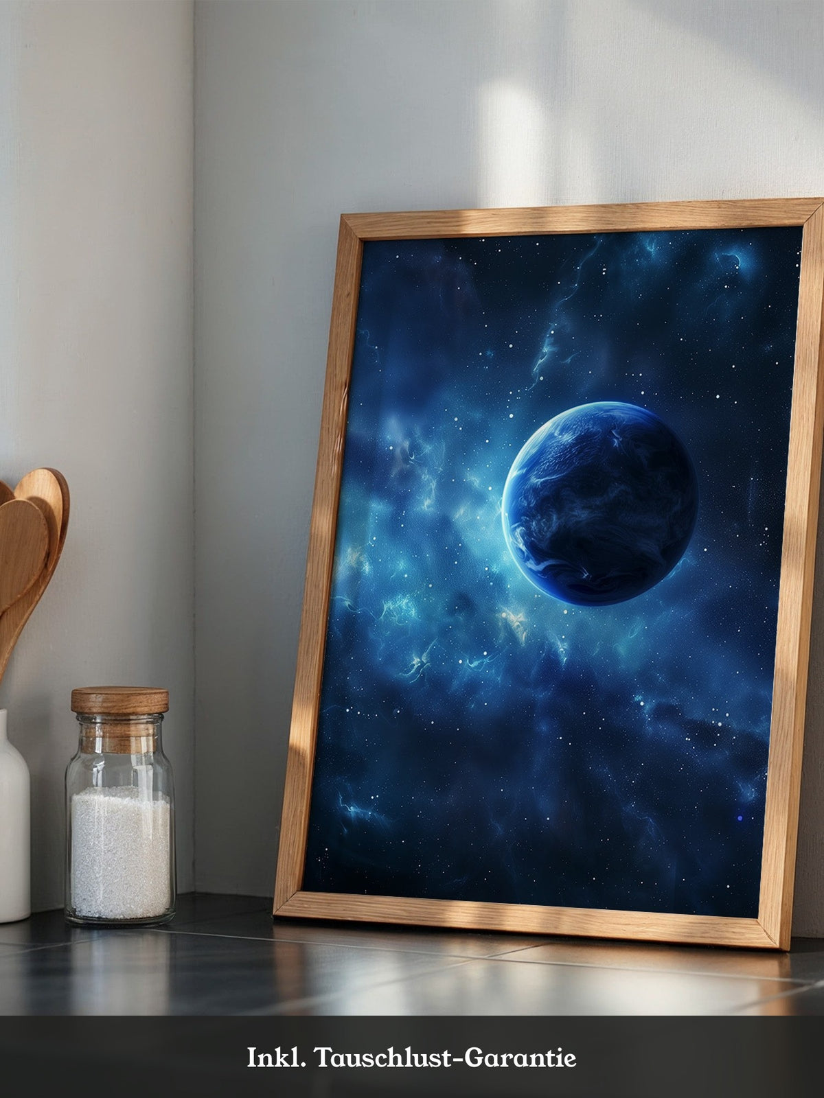 Blauer Planet im leuchtenden Universum