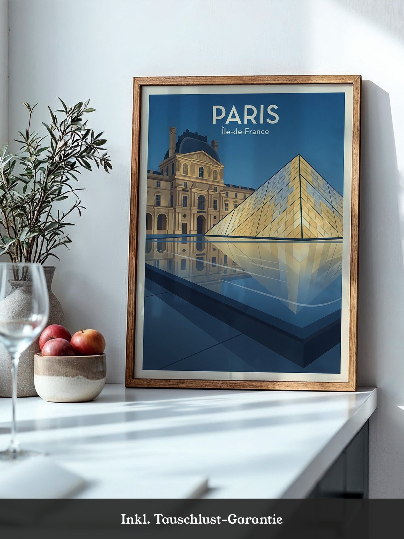 Louvre Pyramide reflektierend