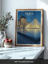 Louvre Pyramide reflektierend