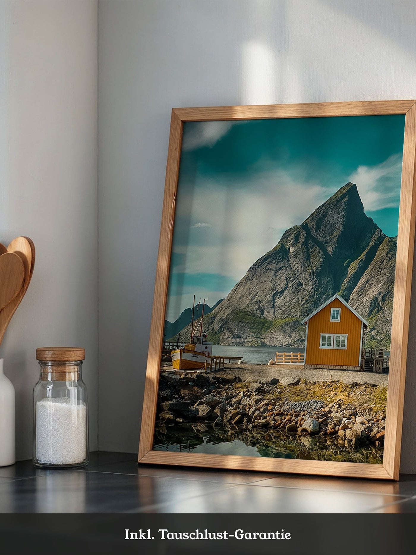 Gelbes Haus Bergkulisse