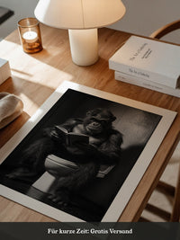 Gorilla liest Schwarzweiß
