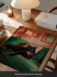 Schwarze Katze Couch Cocktailtrinken