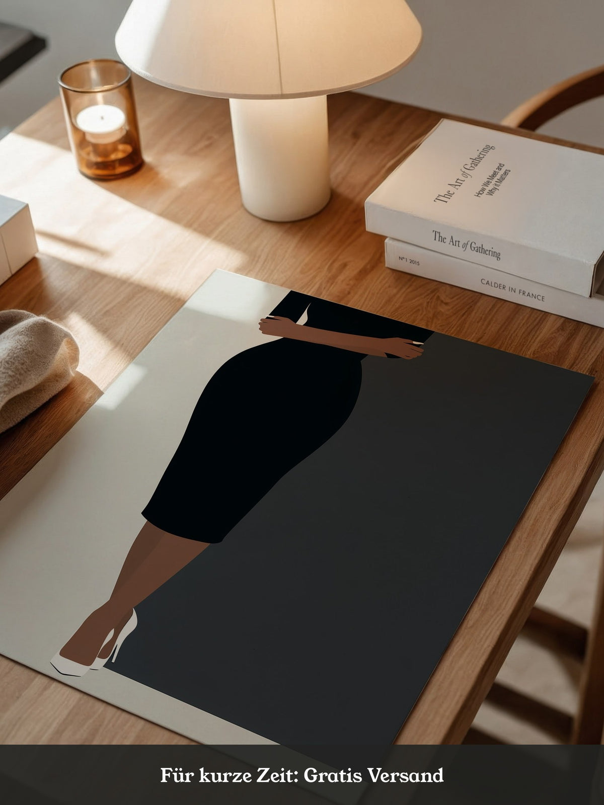 Dame im schwarzen Kleid minimalistisch