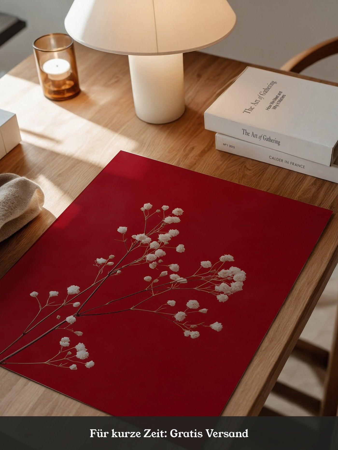 Weiße Blüten rot Hintergrund