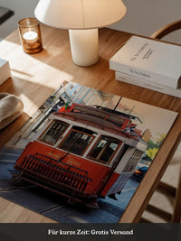 Rote Straßenbahn Lissabon retro