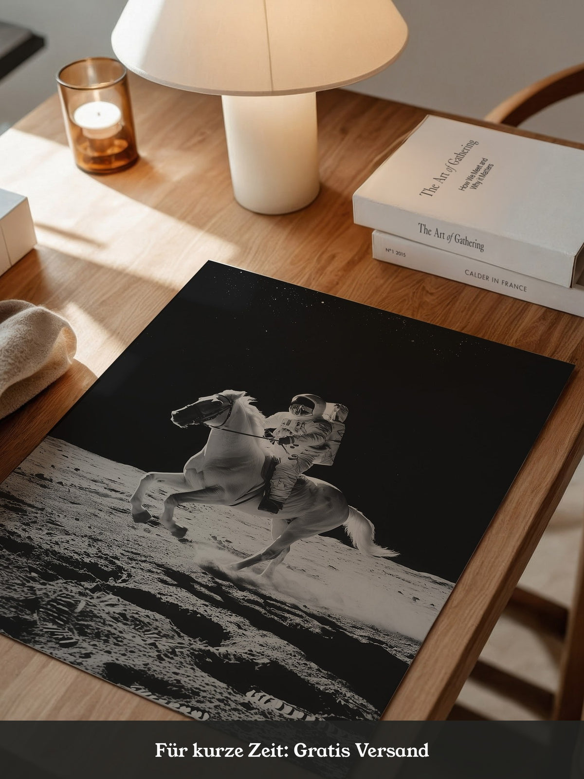 Astronaut reitet Pferd Mondlandschaft