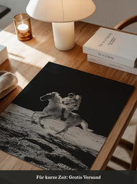 Astronaut reitet Pferd Mondlandschaft
