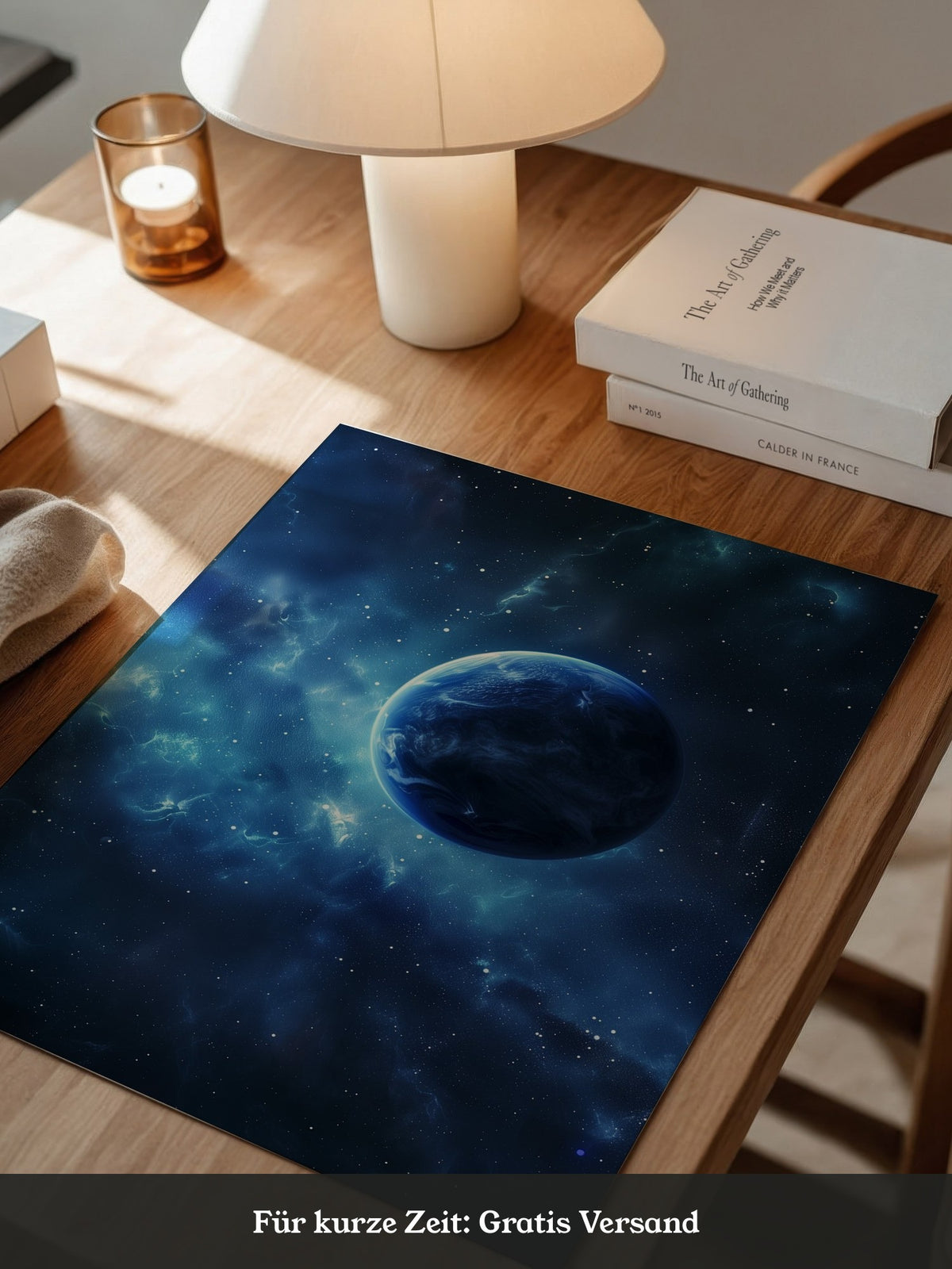 Blauer Planet im leuchtenden Universum