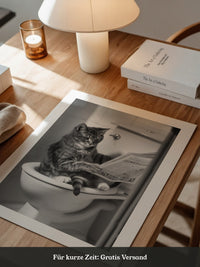 Zeitungslesende Katze S/W