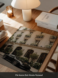 Porsche vor Pariser Blumenfassade